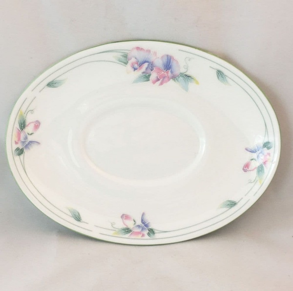 Aynsley LIttle Sweetheart Sauce Boat Saucers
