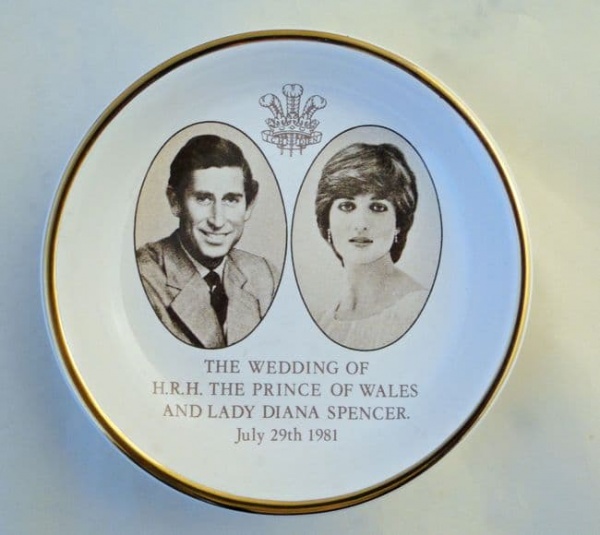 Poole Pottery Pin Tray (B), Commemorating Marriage of HRH The Prince of Wales and Lady Diana Spencer