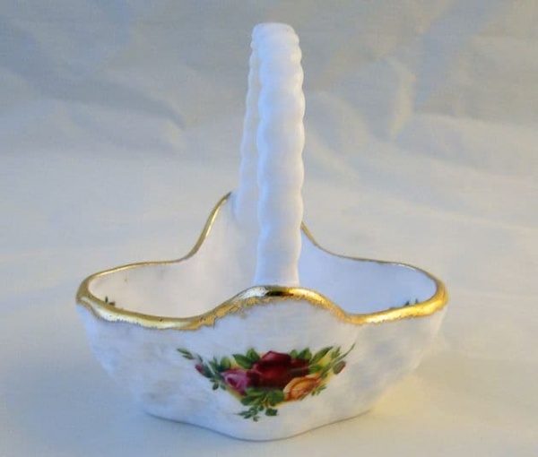 Royal Albert Old Country Roses Basket Ornaments (Second Quality)