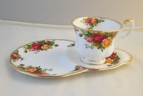 Royal Albert Old Country Roses Cup/Saucer/Plate Combination (Seconds)