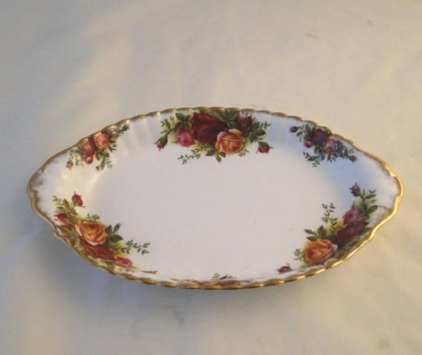Royal Albert Old Country Roses, Small Eared Serving Dish (Second Quality)