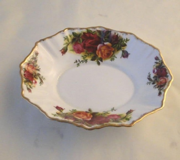 Royal Albert Old Country Roses, Small Hors Douvres Dish (Second Quality) (1)