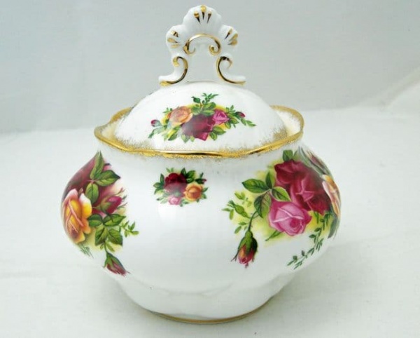 Royal Albert Old Country Roses, Small Lidded Pot, Second Quality