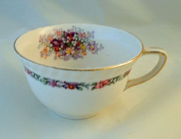 Johnson Bros (Brothers) Old English, Queens Bouquet Tea Cups