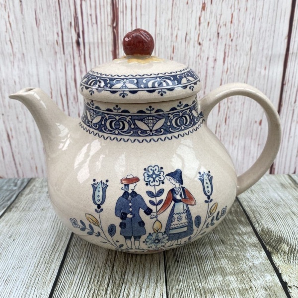 Johnson Brothers (Bros) Hearts & Flowers Teapot
