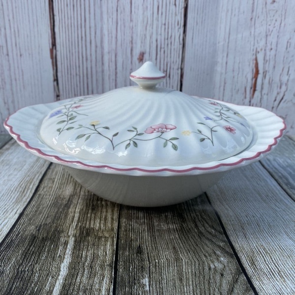 Johnson Brothers (Bros) Summer Chintz Lidded Serving Dish