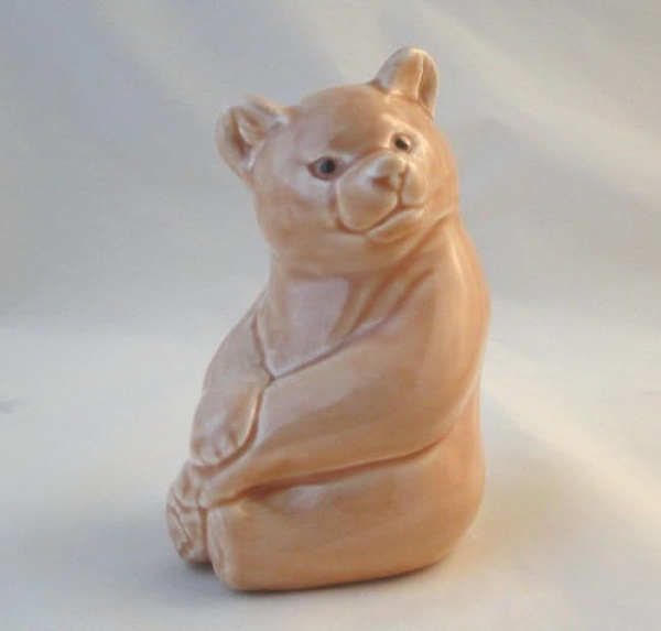 Poole Pottery Bears, Light Brown, Sitting Down Looking Over Left Shoulder