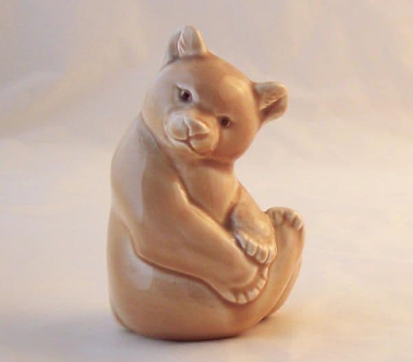 Poole Pottery Bears, Light Brown, Sitting Down Looking Over Right Shoulder