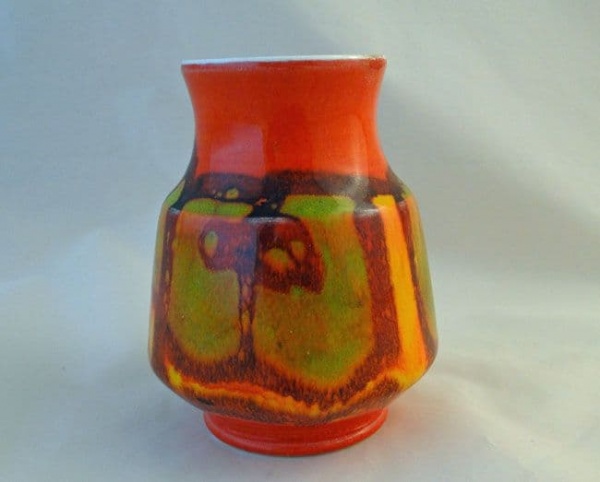 Poole Pottery Delphis Small Red Background Pot