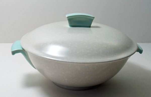 Poole Pottery Ice Green and Seagull Lidded Serving Dish (Streamline Shape). Very Minor Damage.