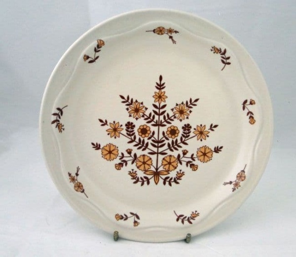 Poole Pottery Nut Tree 6.5'' Tea Plates