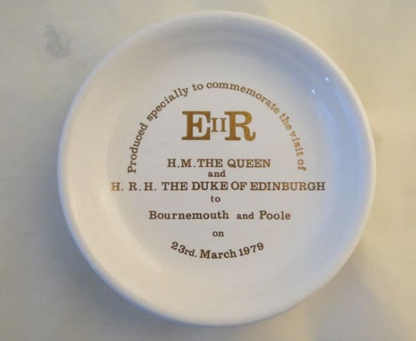 Poole Pottery Pin Tray Commemorating the Visit of HM The Queen & HRH The Duke of Edinburgh to Poole