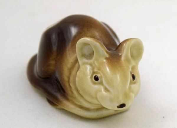 Poole Pottery Small  Airbrushed Mouse Lying Down