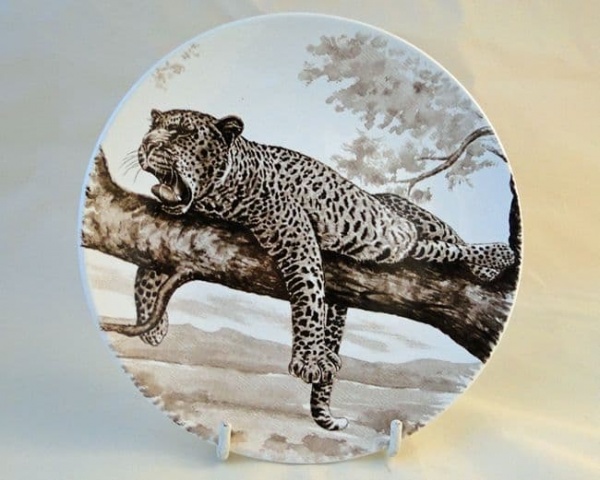 Poole Pottery Transfer Plate, Leopard on Tree Branch