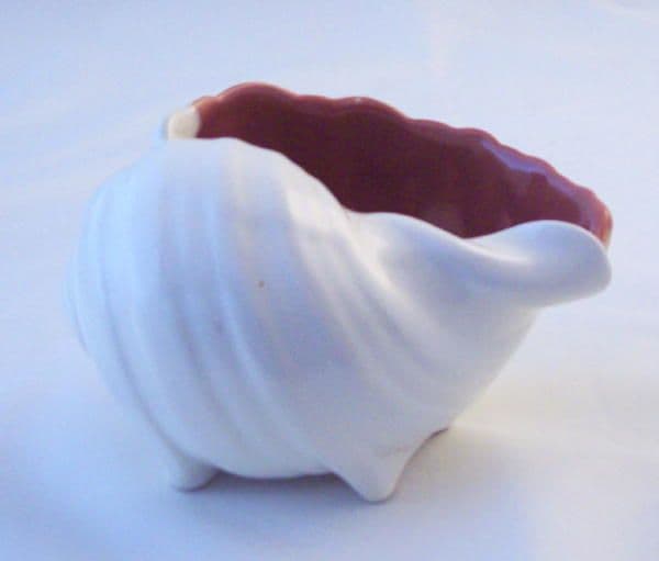 Poole Pottery, Twintone, Red Indian and Magnolia (C95) Shell
