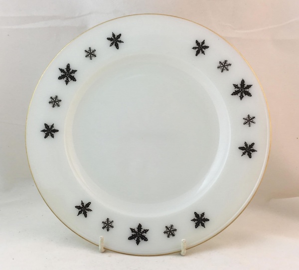 Pyrex Snowflake 8.5'' Plates