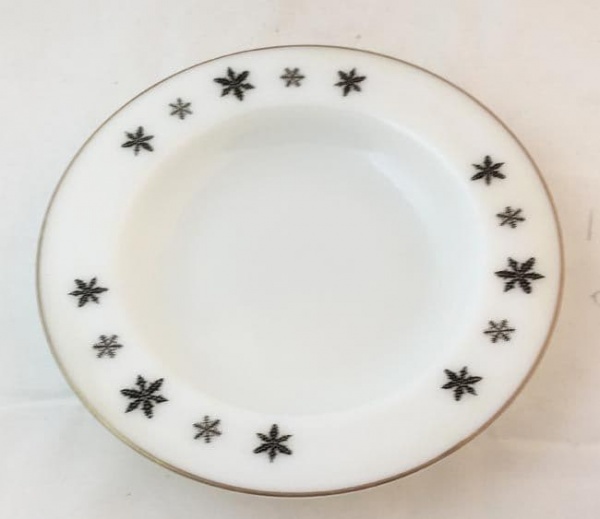 Pyrex Snowflake 8.5'' Rimmed Bowls