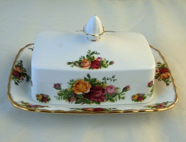 Royal Albert Old Country Roses Butter Dish (Style 1)