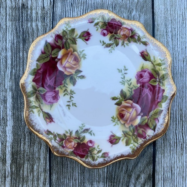 Royal Albert Old Country Roses Round Trinket Dish (Rose Shaped Edge), 4.5''