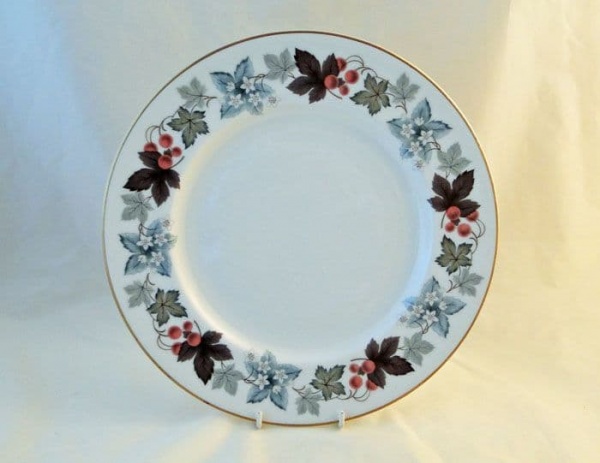 ROYAL DOULTON CAMELOT (TC1016) 10.75'' DINNER PLATES