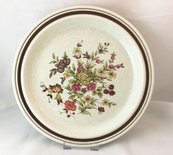 Royal Doulton Gaiety 8.5'' Plates (LS1014)