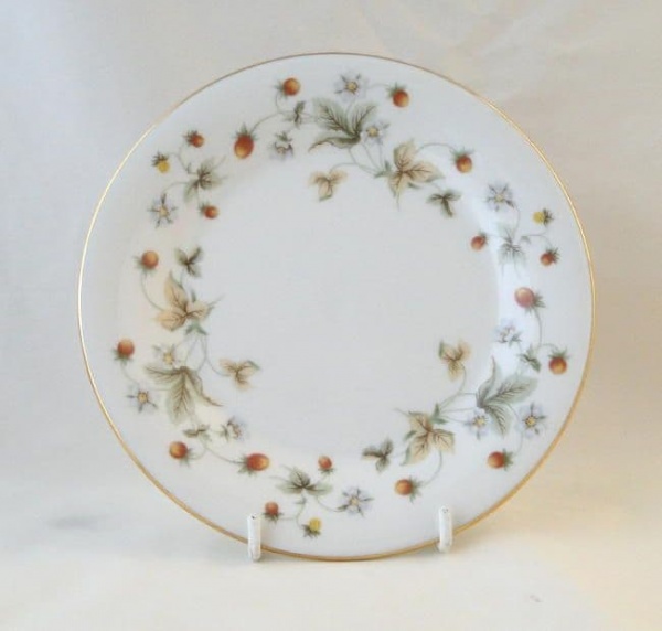 Royal Doulton Strawberry Cream (TC1118) 6.5'' Tea Plates