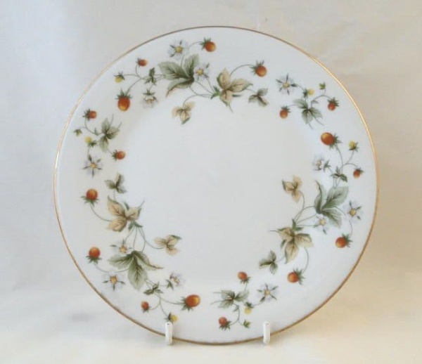 Royal Doulton Strawberry Cream (TC1118) 8'' Desert Plates