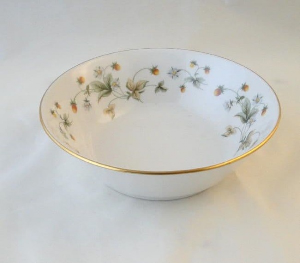 Royal Doulton Strawberry Cream (TC1118) Dessert Bowls