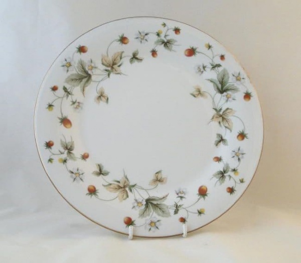 Royal Doulton Strawberry Cream (TC1118) Dinner Plates