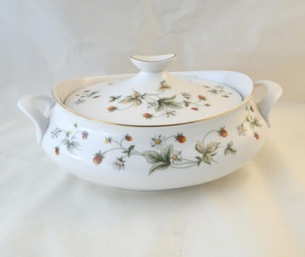 Royal Doulton Strawberry Cream (TC1118) Lidded Serving Dish