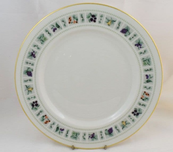 Royal Doulton Tapestry (TC 1024) Plates, Nine Inches