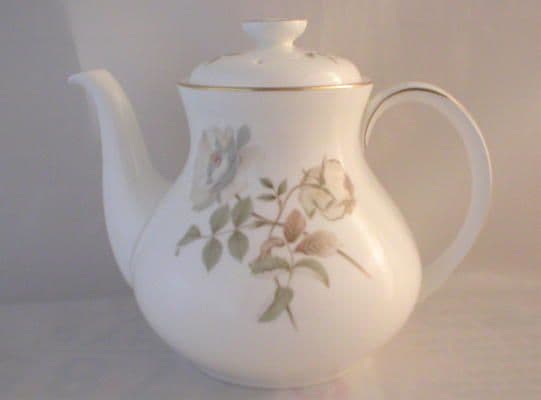 Royal Doulton Yorkshire Rose Tea Pot (H5050)