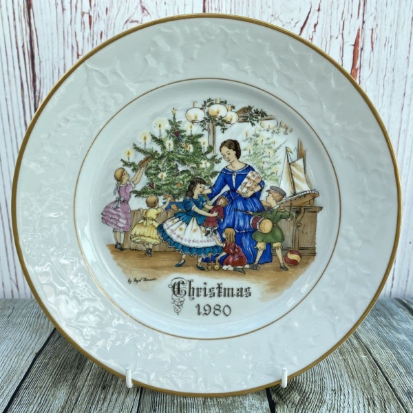 Royal Worcester 1980 Christmas Morning Plate