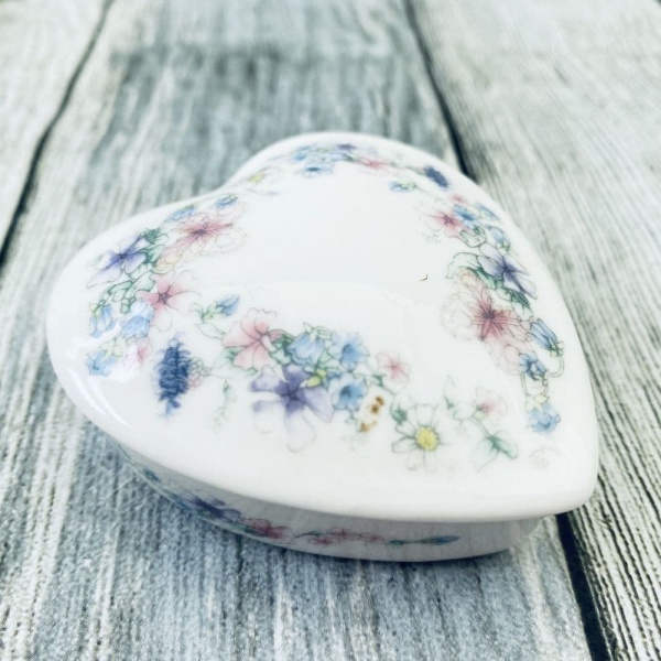 Wedgwood Angela (Plain) Heart Trinket Box