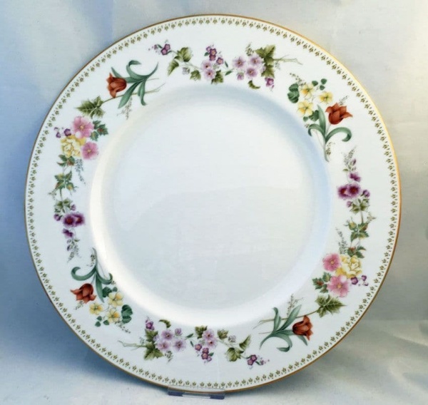 Wedgwood Mirabelle Dinner Plates (Gold Edging).