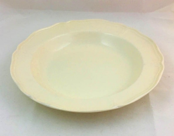 Wedgwood Queen's Plain 9'' Rimmed Bowls