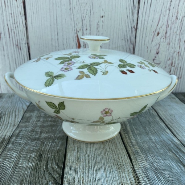 Wedgwood Wild Strawberry Serving Tureen, 2 Pint