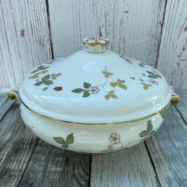 Wedgwood Wild Strawberry Serving Tureen, 3 Pint